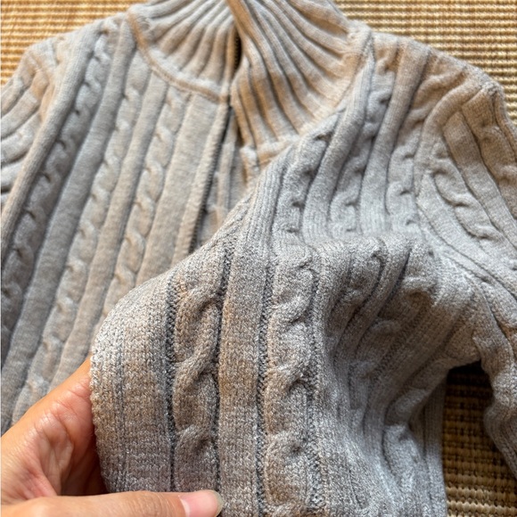 Cable knit zip up cardigan sweater in light grey - Picture 4 of 6